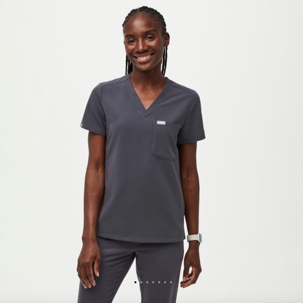 FIGS Charcoal Catarina™ - One-Pocket Scrub Top